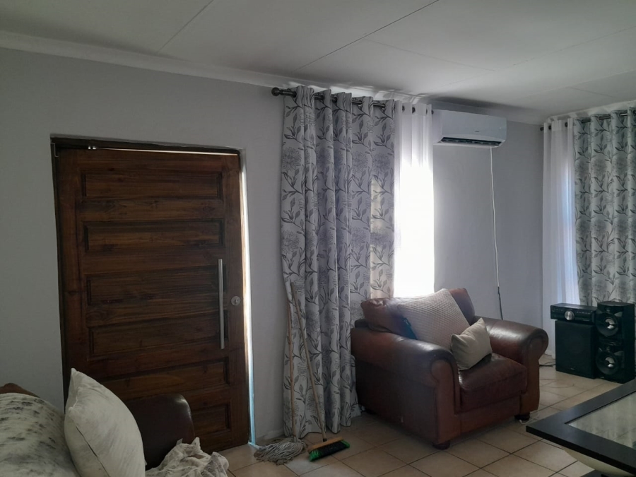 3 Bedroom Property for Sale in Geelhoutpark North West